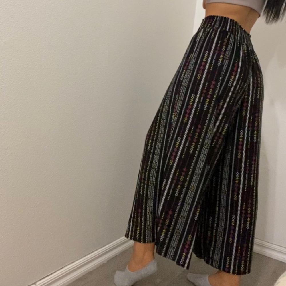 Cute flowy and very stretchy pants!